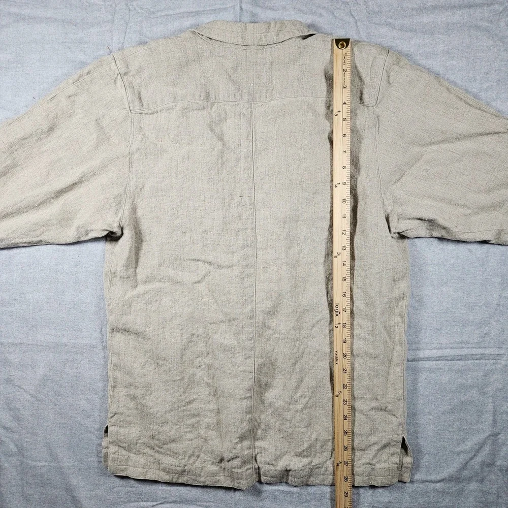 Liz Claiborne button neutral